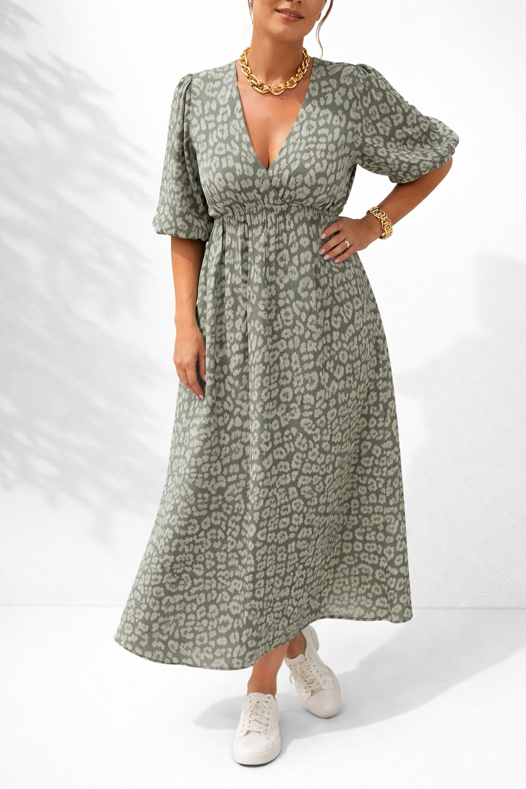 Robe Valerie | ROBE À COL EN V QUI MET VOTRE SILHOUETTE EN VALEUR