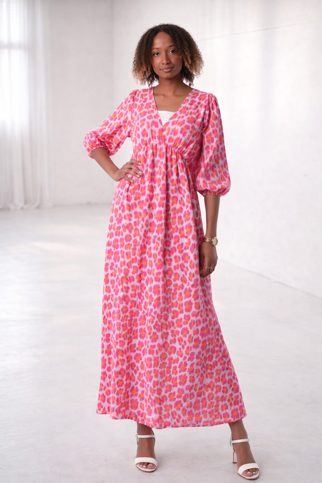Robe Valerie | ROBE À COL EN V QUI MET VOTRE SILHOUETTE EN VALEUR