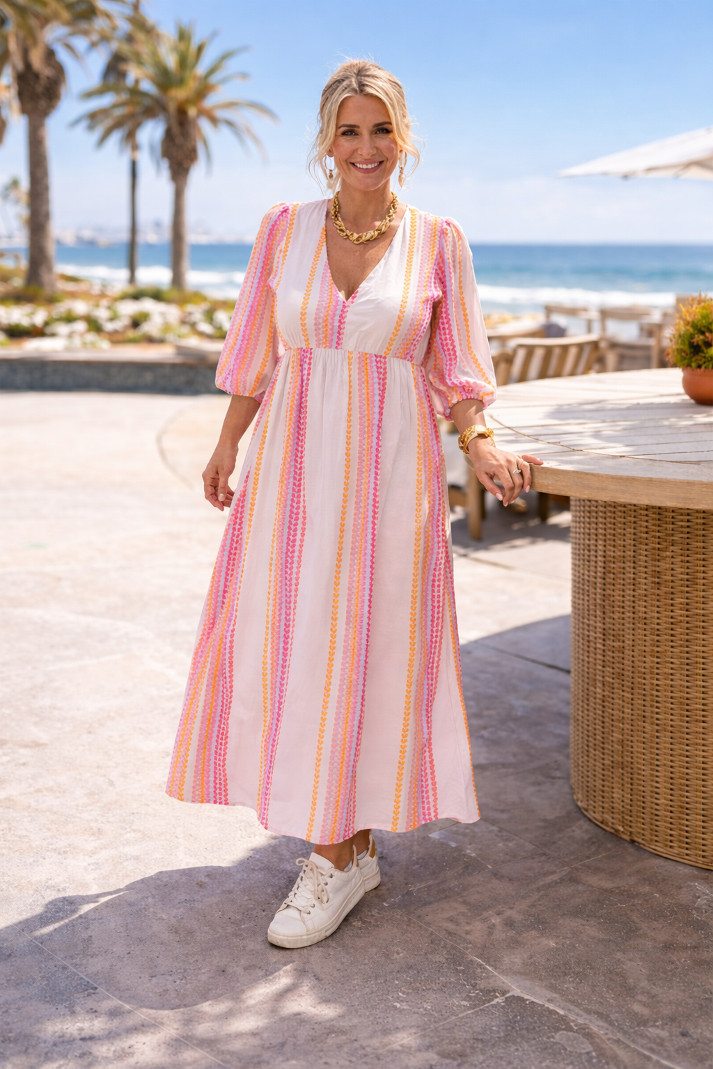Robe Valerie | ROBE À COL EN V QUI MET VOTRE SILHOUETTE EN VALEUR