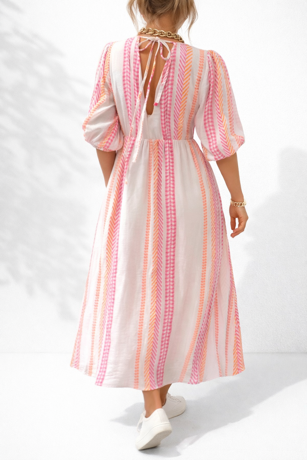 Robe Valerie | ROBE À COL EN V QUI MET VOTRE SILHOUETTE EN VALEUR